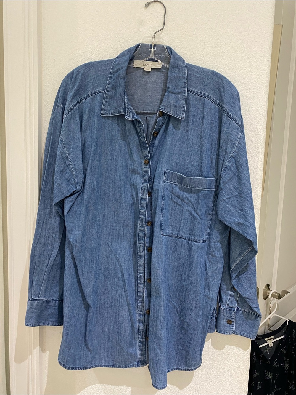 LOFT Chambray Oversized Everyday Shirt - Fresh Blue Wash Style 602487 Size L